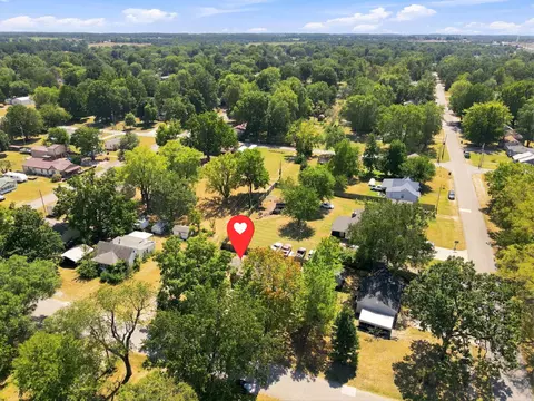 View/Area - 516 E Springfield St, Aurora, MO 65605 photo 2 of 3