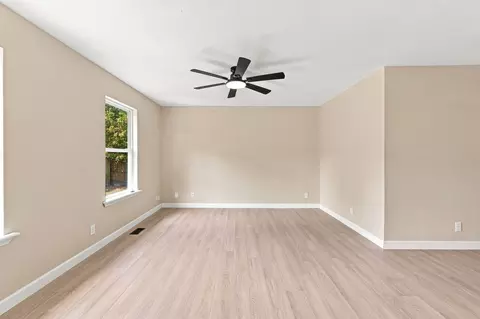 Living - 516 E Springfield St, Aurora, MO 65605 photo 1 of 7