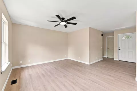 Living - 516 E Springfield St, Aurora, MO 65605 photo 2 of 7