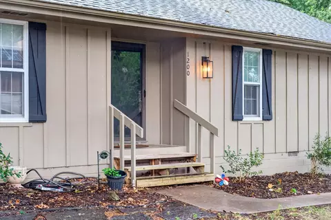 Exterior - 1200 E Summerhill St, Ozark, MO 65721 photo 2 of 10