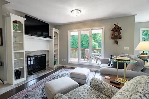 Living - 4900 S Bellhurst Ave, Springfield, MO 65804 photo 4 of 9