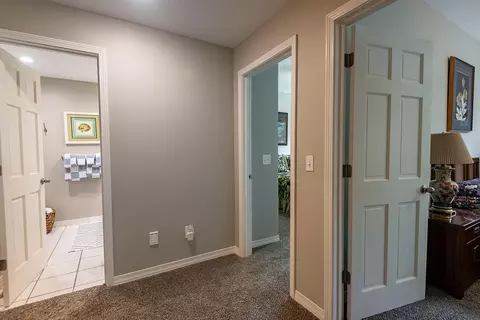 Entry Way - 4900 S Bellhurst Ave, Springfield, MO 65804 photo 7 of 9