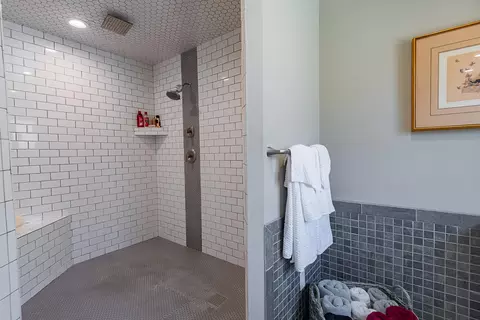 Bath - 4900 S Bellhurst Ave, Springfield, MO 65804 photo 6 of 14