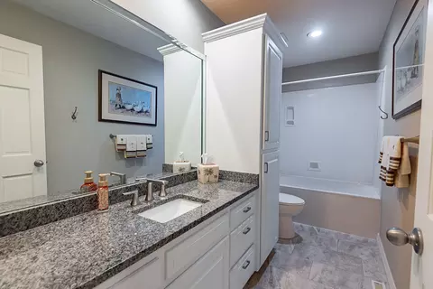 Bath - 4900 S Bellhurst Ave, Springfield, MO 65804 photo 8 of 14