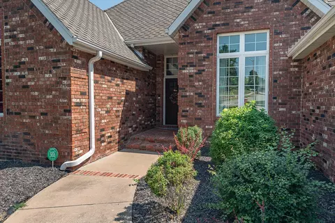 Exterior - 4900 S Bellhurst Ave, Springfield, MO 65804 photo 3 of 12