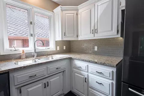 Kitchen - 4900 S Bellhurst Ave, Springfield, MO 65804 photo 2 of 3