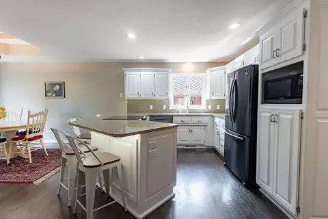Kitchen - 4900 S Bellhurst Ave, Springfield, MO 65804 photo 1 of 3