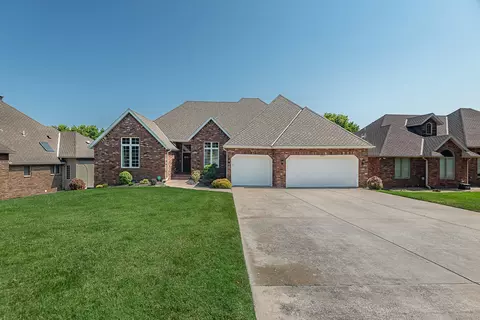 Exterior - 4900 S Bellhurst Ave, Springfield, MO 65804 photo 2 of 12