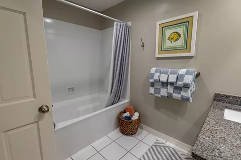 Bath - 4900 S Bellhurst Ave, Springfield, MO 65804 photo 12 of 14
