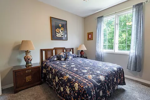 Bedroom - 4900 S Bellhurst Ave, Springfield, MO 65804 photo 4 of 9