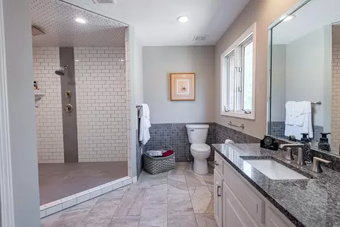 Bath - 4900 S Bellhurst Ave, Springfield, MO 65804 photo 4 of 14