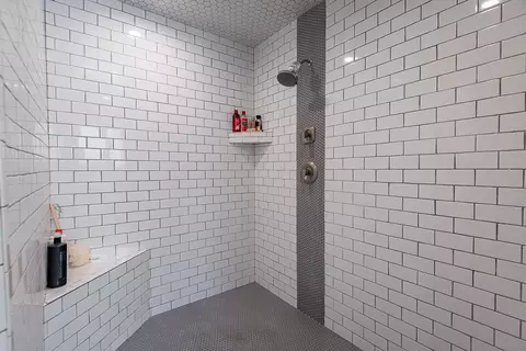 Bath - 4900 S Bellhurst Ave, Springfield, MO 65804 photo 7 of 14