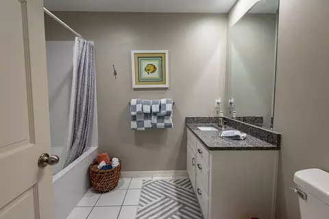Bath - 4900 S Bellhurst Ave, Springfield, MO 65804 photo 10 of 14
