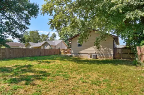 Exterior - 104 S Delaware St, Nixa, MO 65714 photo 4 of 10