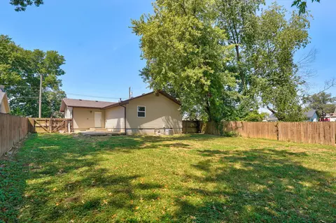 Exterior - 104 S Delaware St, Nixa, MO 65714 photo 6 of 10