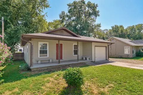 Exterior - 104 S Delaware St, Nixa, MO 65714 photo 10 of 10