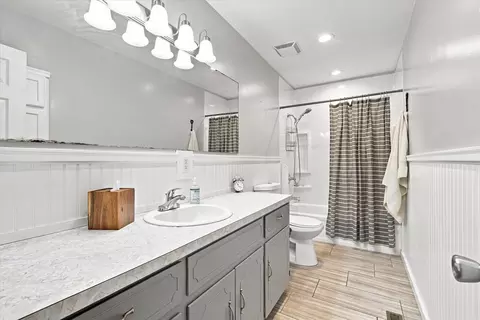 Bath - 3552 S Ferguson Ave, Springfield, MO 65807 photo 2 of 2