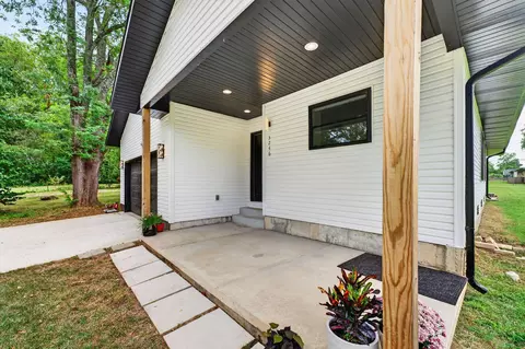 Exterior - 3246 W State St, Springfield, MO 65802 photo 5 of 9