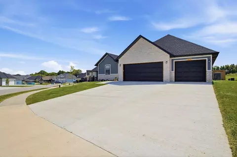 Exterior - 3014 E Heritage St, Republic, MO 65738 photo 2 of 5