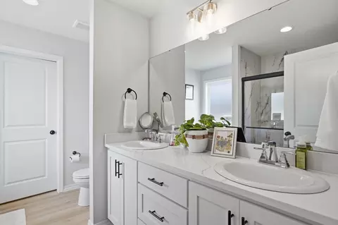 Bath - 3014 E Heritage St, Republic, MO 65738 photo 1 of 3