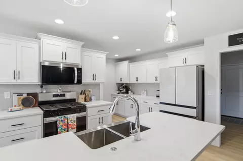 Kitchen - 3014 E Heritage St, Republic, MO 65738 photo 4 of 5