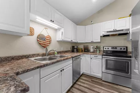 Kitchen - 139 Grape Ln, Branson, MO 65616 photo 3 of 3