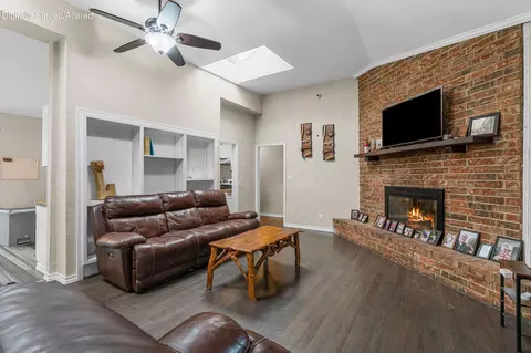 Living - 139 Grape Ln, Branson, MO 65616 photo 2 of 2