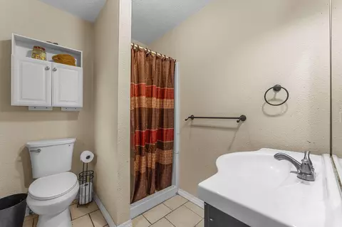 Bath - 139 Grape Ln, Branson, MO 65616 photo 2 of 3