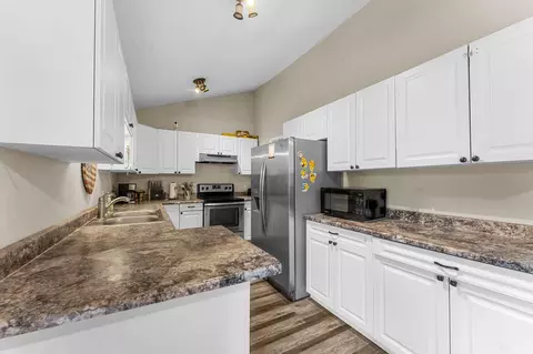 Kitchen - 139 Grape Ln, Branson, MO 65616 photo 2 of 3