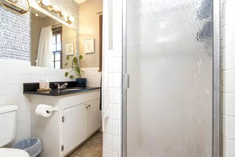 Bath - 2116 S Linden Ave, Springfield, MO 65804 photo 4 of 4