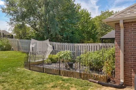 Exterior - 1124 E Headley St, Springfield, MO 65803 photo 4 of 7