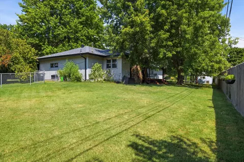Exterior - 835 E Jewett St, Springfield, MO 65807 photo 7 of 11