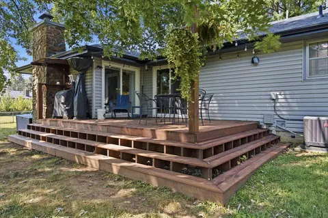 Exterior - 835 E Jewett St, Springfield, MO 65807 photo 6 of 11