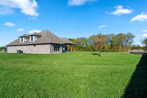 Exterior - 5282 E Golden Bell Ln, Springfield, MO 65809 photo 10 of 11