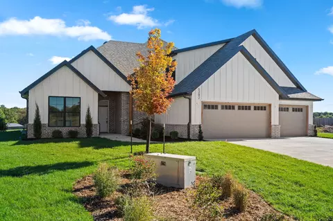 Exterior - 5282 E Golden Bell Ln, Springfield, MO 65809 photo 2 of 11