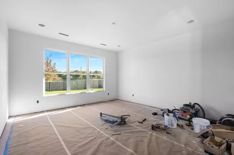 Living - 5282 E Golden Bell Ln, Springfield, MO 65809 photo 3 of 3