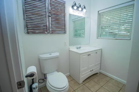 Bath - 2541 Bunker Rd, Harrison, AR 72601 photo 4 of 5