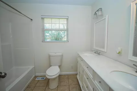 Bath - 2541 Bunker Rd, Harrison, AR 72601 photo 3 of 5