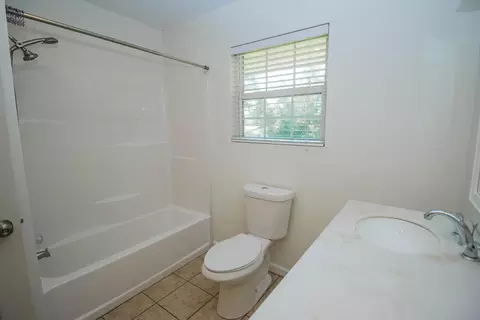 Bath - 2541 Bunker Rd, Harrison, AR 72601 photo 2 of 5