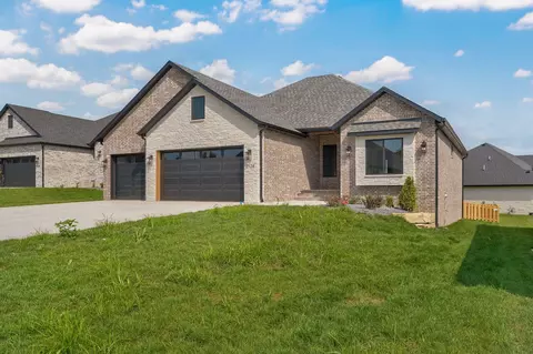Exterior - 2124 N Sun Valley Dr, Springfield, MO 65802 photo 2 of 9