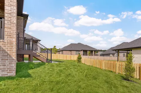 Exterior - 2124 N Sun Valley Dr, Springfield, MO 65802 photo 9 of 9