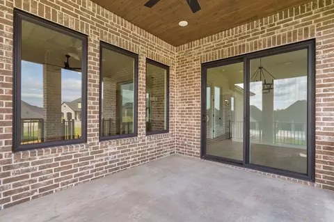 Exterior - 2124 N Sun Valley Dr, Springfield, MO 65802 photo 6 of 9