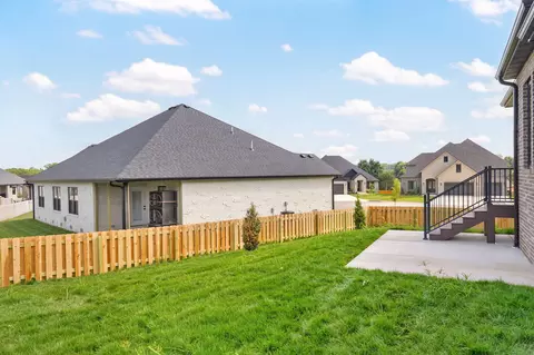 Exterior - 2124 N Sun Valley Dr, Springfield, MO 65802 photo 7 of 9