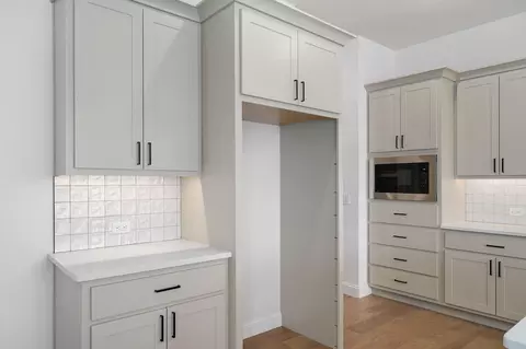 Kitchen - 2124 N Sun Valley Dr, Springfield, MO 65802 photo 3 of 3