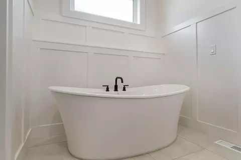 Bath - 2124 N Sun Valley Dr, Springfield, MO 65802 photo 3 of 7
