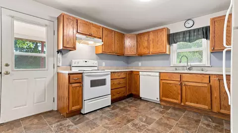 Kitchen - 2804 Amon Dr, Summersville, MO 65571 photo 2 of 2
