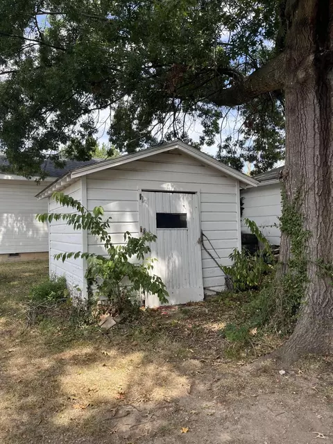 Exterior - 604 Washington St, Purdy, MO 65734 photo 5 of 10