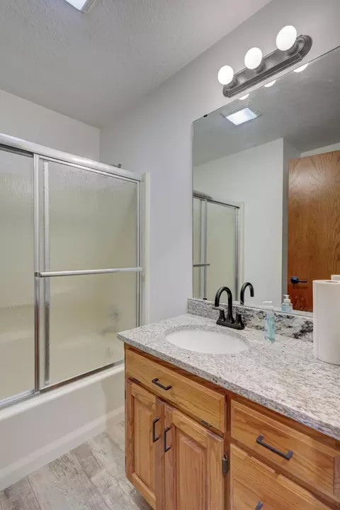 Bath - 21419 Jester Ln, Webb City, MO 64870 photo 1 of 5