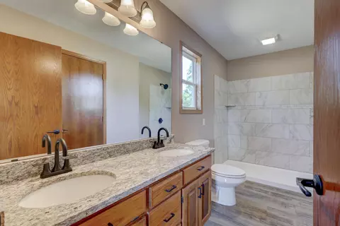 Bath - 21419 Jester Ln, Webb City, MO 64870 photo 3 of 5