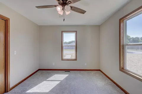 Bedroom - 21419 Jester Ln, Webb City, MO 64870 photo 4 of 10